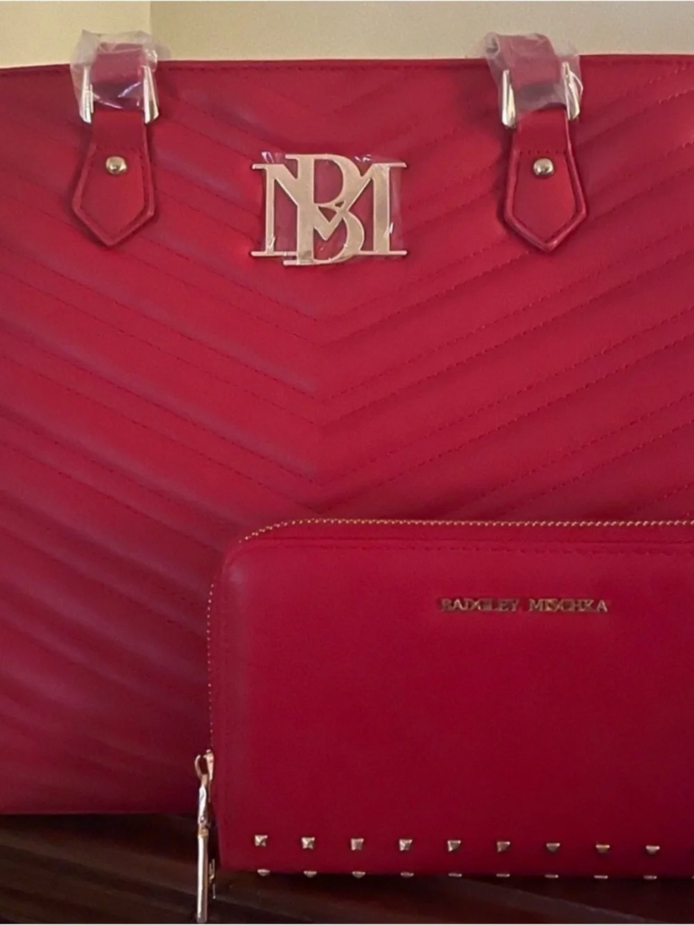 Badgley Mischka set. NWT. Tote bag and wallet. Has lap top pocket.  MRSP $208 - Picture 1 of 9